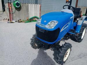 Tractor agrícola hidrostático 4WD para Boomer 25 70HP con caja de cambios y bomba de enganche de elevación trasera solo 347 horas de alta productividad - Product Image 3