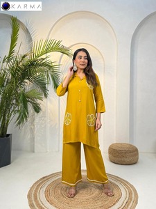 Kurti en rayonne de luxe, tenue de créateur haut de gamme pour les fêtes, les célébrations, les festivals et l'usage quotidien - Product Image 5