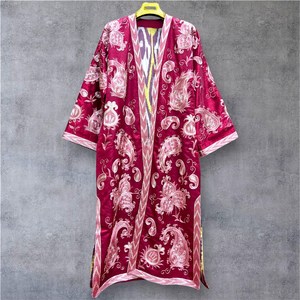 เสื้อโค้ทแฟชั่นสำหรับผู้หญิงสไตล์คลาสสิกหรูหราคอวีปักด้วยมือเสื้อโค้ทเรืองแสงสำหรับฤดูหนาวคอลเลกชั่นใหม่ - Product Image 1