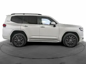 2021 LAND CRUIZER 300 <b>SERIES</b> Low Mileage Sound Engine AUTOMATIC Transmission Panoramic roof lights Ready to Ship - Product Image 3