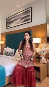 เสื้อ & ชาราราอินเดียแบบทันสมัยสำหรับผู้หญิงชุดปาร์ตี้ยาวถึงพื้นสำหรับงานเฉลิมฉลองเทศกาลดิวาลีงานแต่งงาน - Product Image 5