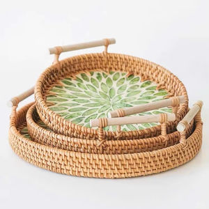 Bandeja Artesanal de Ratán con Diseño de Conchas para Exhibir Frutas, Pan y Aperitivos, de Vietnam - Product Image 1