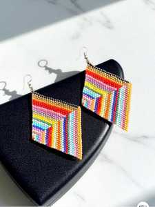 Pendientes Bohemios con Cuentas y Diseño Turquesa, con Flecos en Cascada de Cuentas de Vidrio y Resina, Joyería Única de MS Handicraft - Product Image 3