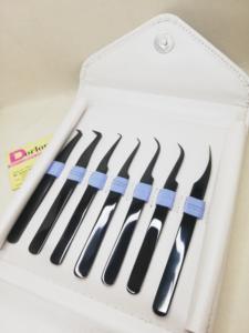 โลโก้ที่กําหนดเองมืออาชีพแหนบขนตาพลาสม่าสีดําแหนบคุณภาพสูงปรับแต่งแหนบออกแบบสําหรับการต่อขนตา - Product Image 3