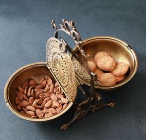 Fabriqué entièrement en laiton pur, ce bol à collation avec couvercle est facile à entretenir - Product Image 5