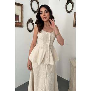 Conjunto de Blusa y Falda de Encaje Bordado Beige - Beige - Product Image 3