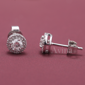 Boucles d'oreilles clous Avina Jewels avec diamant de laboratoire certifié IGI, monture halo, or massif 18 carats plaqué rhodium, taille brillant, design minimaliste - Product Image 3