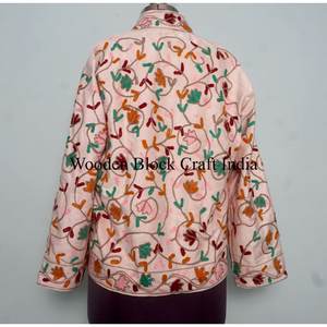 Chaqueta Suzani de Terciopelo Floral Bohemia Bordada a Mano, Chaqueta Corta Estampada con Forro de Lana, Chaquetas Suzani Hechas a Mano para Mujer - Product Image 5