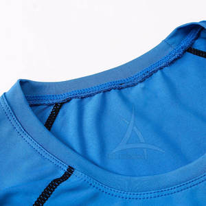 T-shirt de compression Nouveau T-shirt de compression pour hommes de haute qualité respirant avec impression de logo personnalisé - Product Image 3