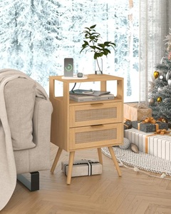 โต๊ะข้างเตียงทำจากไม้และหวายหรูหราพร้อมชั้นวางแบบเปิดและลิ้นชักคู่ - Product Image 1