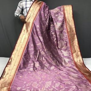 Sari de Seda Paithani Pura y Suave VASTRA COTTAGE, Pallu Rico, Diseños Tradicionales en 3D, Patrones Étnicos con Bordado Dorado y Plateado para Mujer - Product Image 3