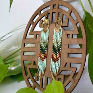 Hermosos pendientes largos con cuentas de semillas, Pendientes chapados en oro de latón hechos a mano para mujeres y niñas en fiesta de boda, Hldi, Mehendi - Product Image 4