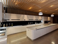 Armoire de cuisine en mélamine durable, porte HPL, surface imperméable avec dessus en pierre de quartz artificielle