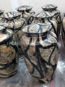 Urnas de cremación clásicas con acabado de mármol blanco para cenizas humanas, urnas funerarias para adultos de aluminio y metal, suministros al por mayor de La India - Product Image 4