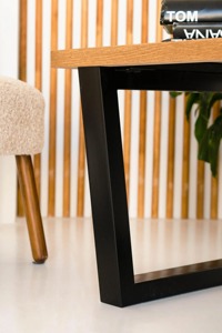 Table cylindrique ronde élégante en or conçue pour les chambres à coucher et les coins décoratifs avec un attrait intemporel - Product Image 6