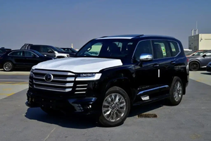 2025 T C.rui S.er 300 V.XR V6 >8L Essence Automatique SUV d'occasion R18 Toit ouvrant panoramique 360° Sièges en cuir - Product Image 6