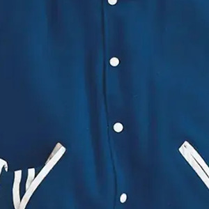 Chaqueta Varsity de Invierno con Cuello Alto, Diseño Premium en Felpa de Algodón, Personalizada, de Alta Calidad, con Cuerpo de Lana, Mangas de Cuero y Parches de Chenilla - Product Image 5