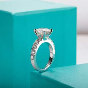 Anillo de compromiso de moissanita, anillo de aniversario de promesa de plata esterlina chapada en oro para mujer - Product Image 1