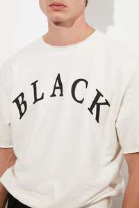 โลโก้ที่กําหนดเองขายส่งเสื้อยืดสีขาวผู้ชายผ้าฝ้าย 100% ขนาดใหญ่ที่กําหนดเอง GSM คุณภาพระดับพรีเมียมเย็บปักถักร้อยออกแบบ - Product Image 5