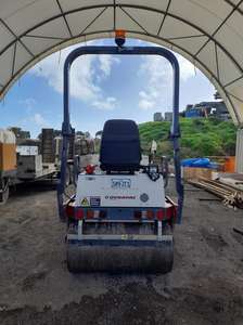 Rouleau vibratoire à double tambour Dynapac CC1250 2023 U4967 disponible avec pompe à roulement moteur et composants de base du moteur - Product Image 4