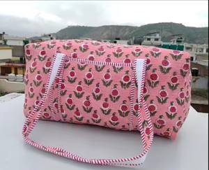 กระเป๋าผ้าคอตตอนทรงดัฟเฟิลดอกไม้ขนาดใหญ่สำหรับผู้หญิงของขวัญวันหยุดพักผ่อนสีสันสดใสงานแฮนด์เมด - Product Image 1