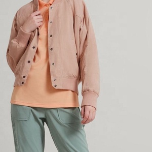 Veste universitaire haut de gamme unisexe chaude pour l'hiver, bombardier OEM, vente en gros, patchs personnalisés, look moderne et élégant, streetwear, vêtements d'extérieur épais - Product Image 4