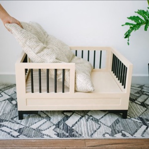 Cama para mascotas con rieles metálicos-Marco de madera maciza y colchón suave lavable para perros grandes, uso interior o exterior, 28x20x15 ", blanco - Product Image 6