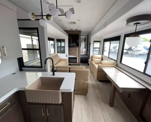 Autocaravanas y Remolques de Viaje Dutchmen Denali 366RKS 2025 2024 2026 - Product Image 3