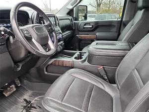 GMC Sierra 3500 Denali Turbo AWD 2021 d'occasion, sièges en cuir, intérieur clair - Product Image 5