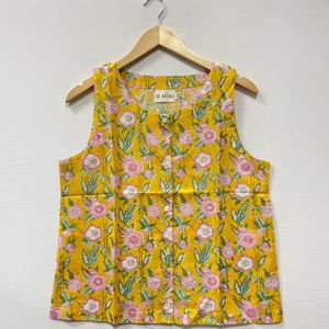 Camisetas sin mangas de algodón cortas con estampado floral y cuello en V para mujer, estilo japonés, look de verano, estampado en bloques, en stock, ecológicas - Product Image 1