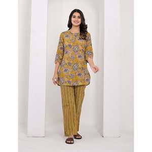 Ensemble coordonné imprimé fleurs moutarde sur coton, tenue deux pièces pour tous les jours, XS/XS, haut à manches trois-quarts avec boutons, tissu en coton - Product Image 4