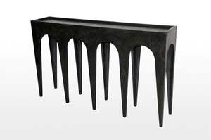 Table console noire épaisse et arrondie avec un design minimaliste contemporain audacieux pour les intérieurs modernes et élégants - Product Image 6