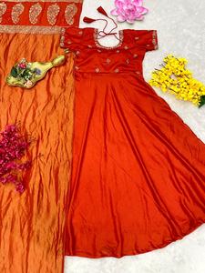 Kurta Tradicional India de Seda Vichitra para Mujer, Hecha a Mano en Banarasi, de Alta Calidad a Precio Razonable, Disponible en 7 Días - Product Image 2