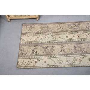 Alfombra Turca Vintage Pequeña de 2.5x4.1 pies, Alfombra de Lana Beige - Product Image 5