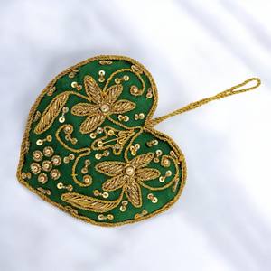 Artesanía Colgante con Diseño de Corazón en Zari |   Tela con Cuentas y Bordado con Hilo Dorado para Decoración del Hogar, Regalos y Marca - Product Image 2