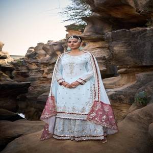 Conjunto de traje Sharara de diseñador para mujer en Faux Georgette Full Work on Top y Sharara con lentejuelas, remaches Moti y detalles de encaje - Product Image 2