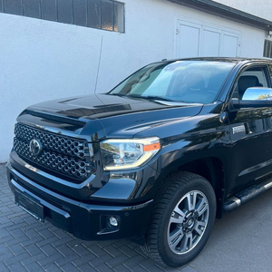 2018 pour camionnette Tundra avec sièges en cuir intérieur foncé FWD direction gauche automatique 7 vitesses 4.1-6L V4-Used - Product Image 1