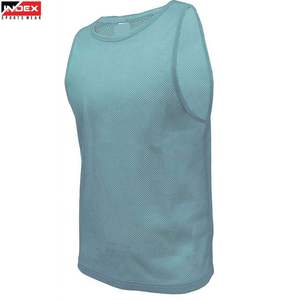 Débardeur de sport respirant en polyester bleu clair à col rond pour homme INDEX – Idéal pour l'e-sport et l'entraînement - Product Image 1