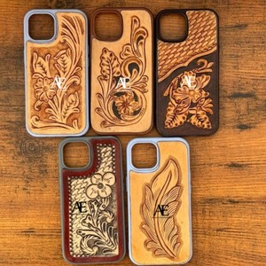 Nueva funda de teléfono de cuero de diseñador hecha a mano personalizada Vintage de lujo de alta calidad funda Floral para IPhone 13/14/15 - Product Image 1