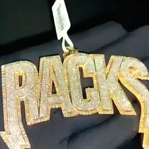 Pendentifs fins et breloques hip-hop élégants en argent sterling 925 en or 14 carats pour hommes Nouveau style glacé Moissanite Pierre principale Cadeau parfait - Product Image 1