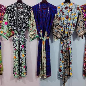 เสื้อคลุมกิโมโนปักลาย Phulkari เสื้อแจ็คเก็ตแฟชั่นโบฮีเมียนปักลายด้วยด้ายหลากสี - Product Image 5