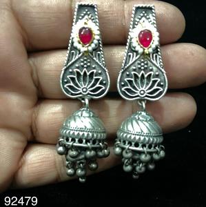 Pendientes de gota Jhumki oxidados chapados en oro alemán, pendientes de tuerca de piedra de plata alemana, joyería elegante hecha a mano para mujeres y niñas - Product Image 5