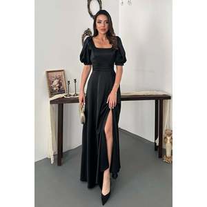 Robe en satin noir avec fente - Noir - Product Image 1