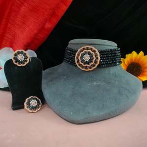 Belleza tradicional con brillo contemporáneo, elegante gargantilla de cristal Kundan, collares de moda meticulosamente elaborados - Product Image 2