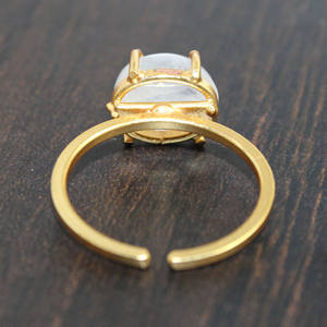 Anillo de piedra lunar natural hecho a mano ajustable chapado en oro ajuste de punta diseño ovalado para mujeres al por mayor para India - Product Image 3