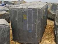 Blocs de granit brut - Surface rugueuse - Densité 2700 kg/m³ - Solution complète pour les projets de construction au Rajasthan