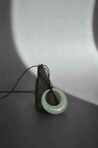 Collier pour femme en résine acrylique géométrique en forme de larme, vente en gros à prix abordable - Product Image 4