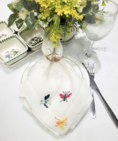 Serviettes carrées en lin brodées à la main avec des abeilles colorées, à ourlet festonné, réutilisables, durables, pour la maison, le restaurant, l'avion, les mariages, les fêtes, la table