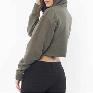 Sweat à capuche court en polaire respirant pour femme avec logo personnalisé en tissu de coton par Zavi Sports - Product Image 2