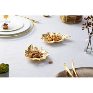 ถาดโลหะรูปใบไม้สีทองวางกลางโต๊ะสำหรับตกแต่งจานเสิร์ฟสำหรับงานปาร์ตี้ที่บ้านรูปทรงใบไม้หรูหรา - Product Image 1